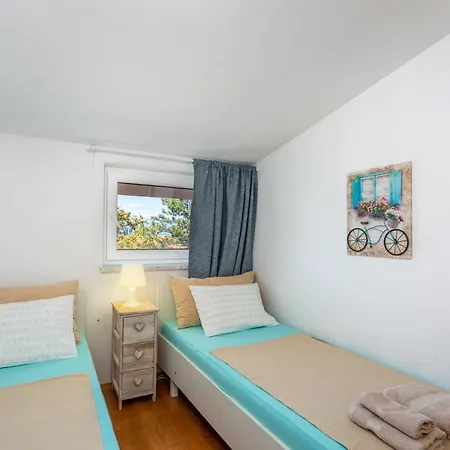 Apartments Tamaris Guest house Malinska